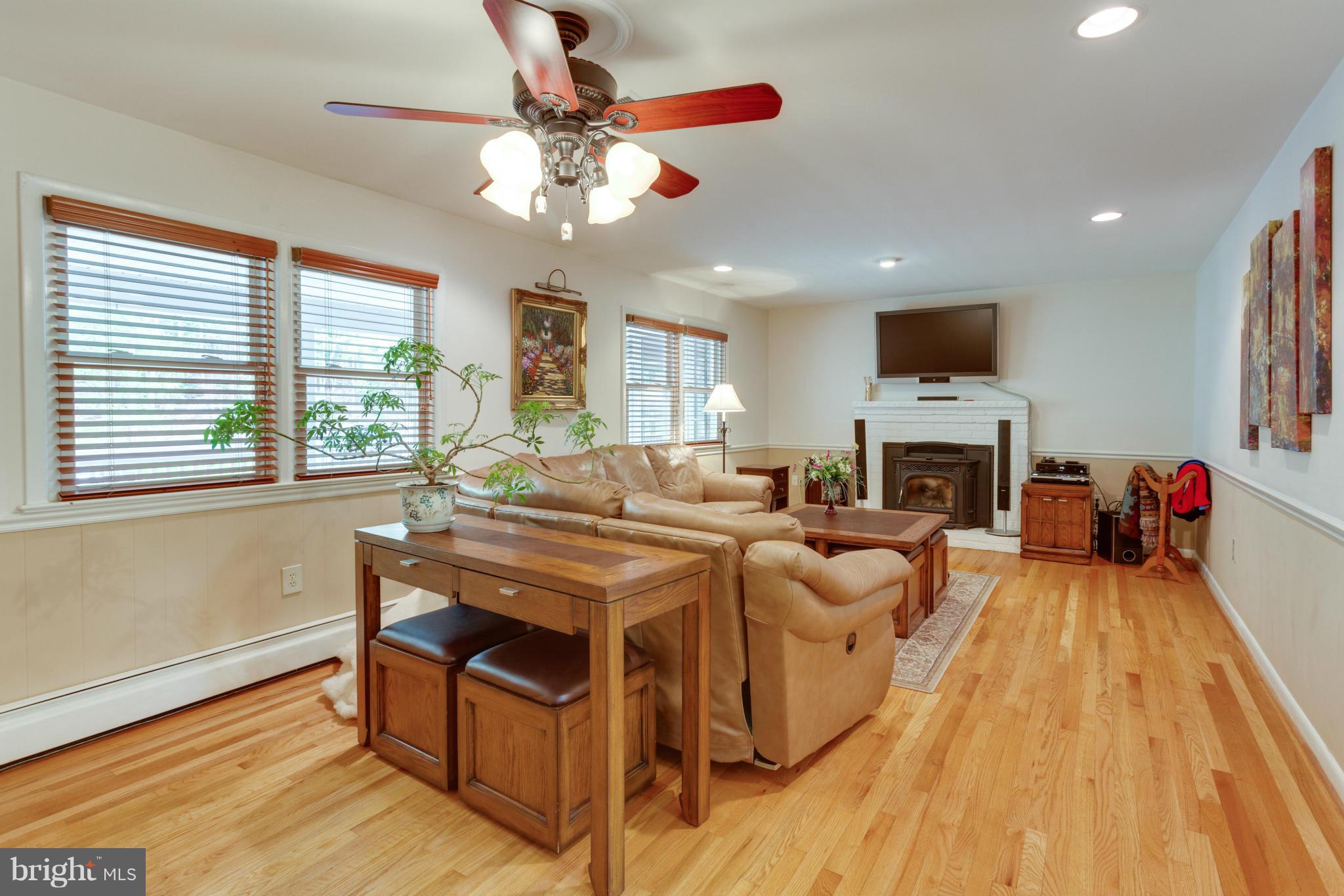 2709 Colt Run Road Oakton, VA 22124 - Photo 7 of 30 Family Room