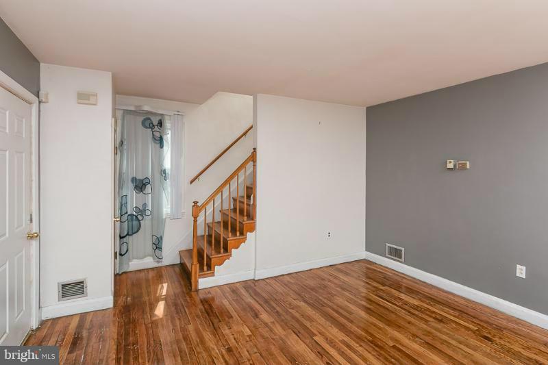 6627 Dogwood Road Baltimore, MD 21207 - Photo 5 of 30 Living Room