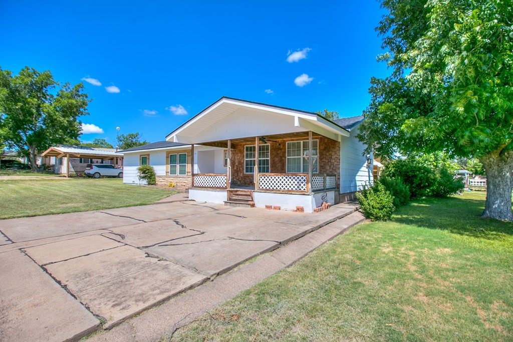 202 Sharp Avenue Ballinger, TX 76821 - Photo 4 of 32 Photo 4
