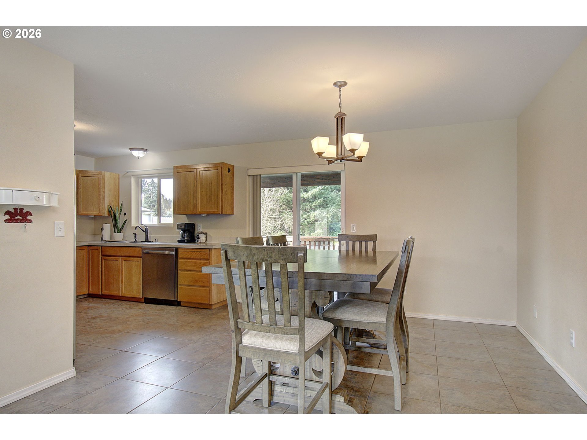 291 Metzger Road Carson, WA 98610 - Photo 9 of 41 Living Room/Dining Room