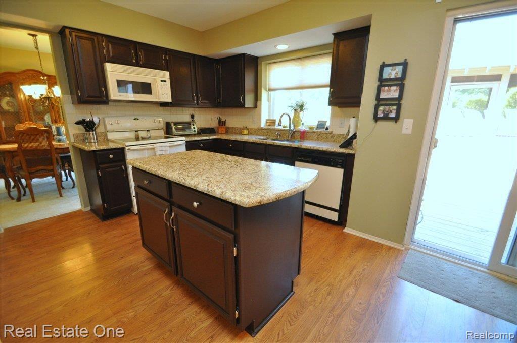 1649 Ridgecrest Rochester, MI 48306 - Photo 7 of 30 New Granite