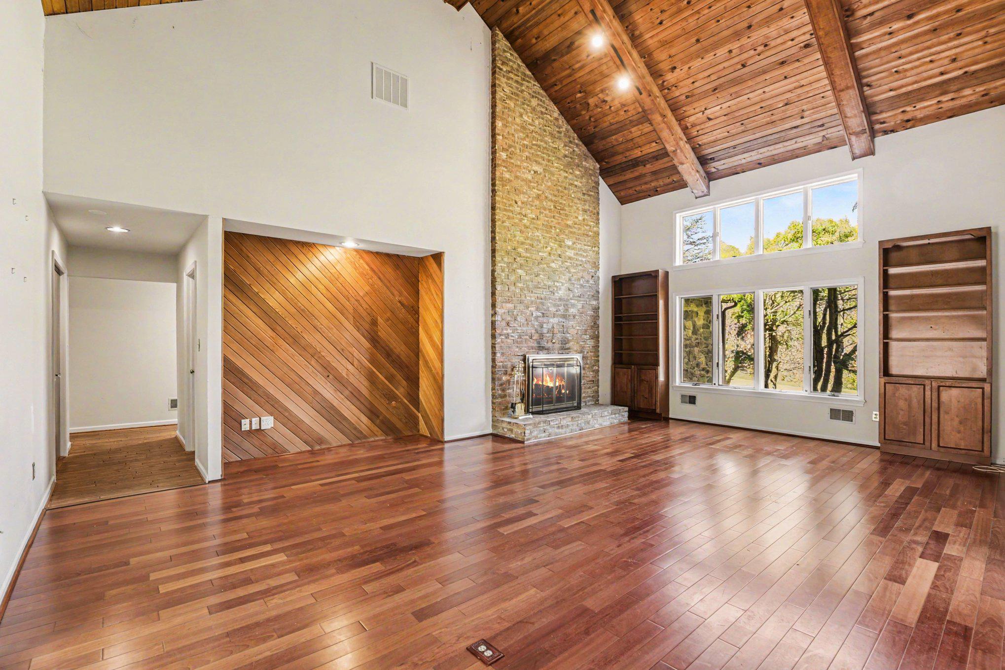 13800 Cripplegate Road Phoenix, MD 21131 - Photo 15 of 47 a view of an entryway with wooden floor