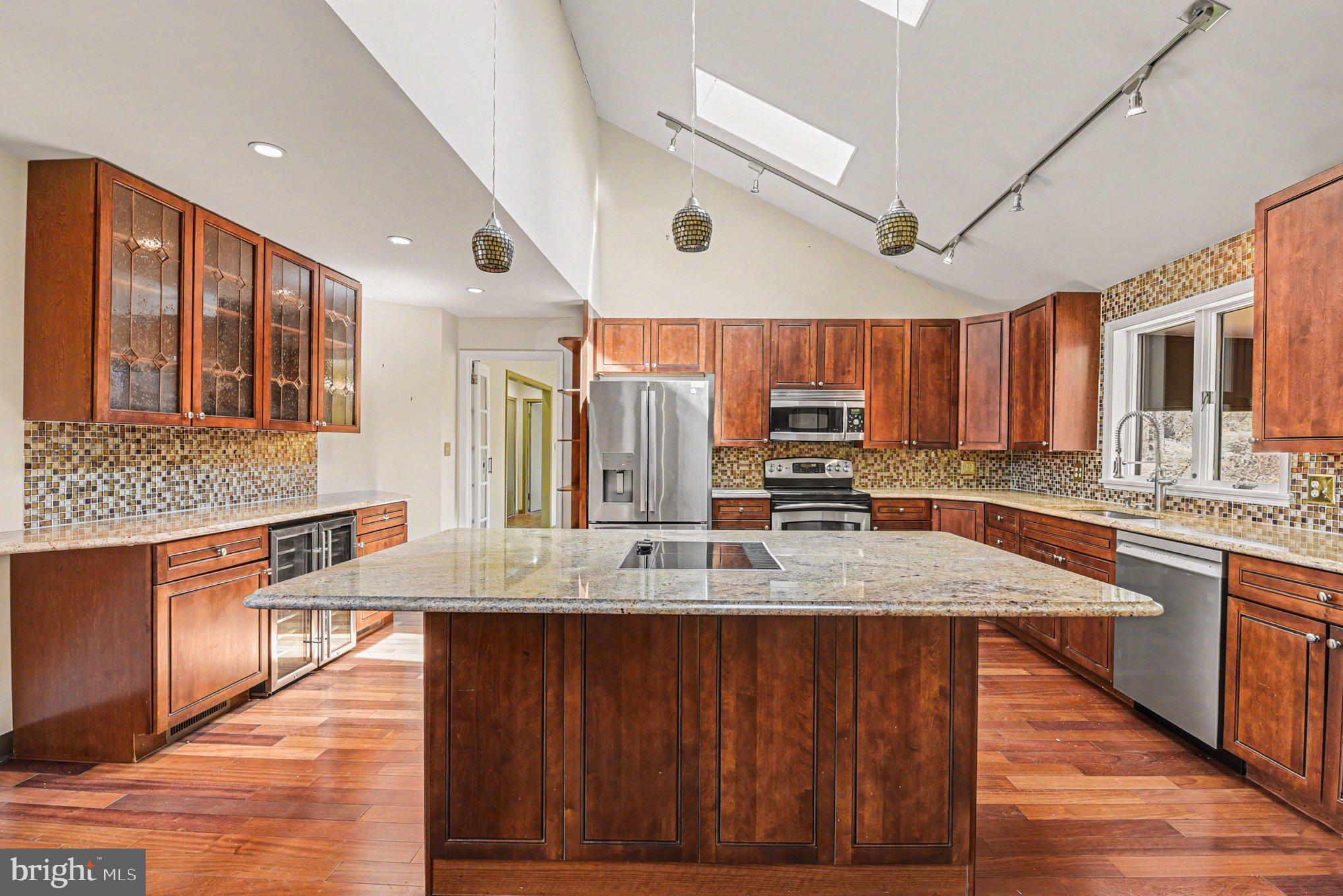 13800 Cripplegate Road Phoenix, MD 21131 - Photo 18 of 47 a large kitchen with stainless steel appliances wooden floor and a counter space