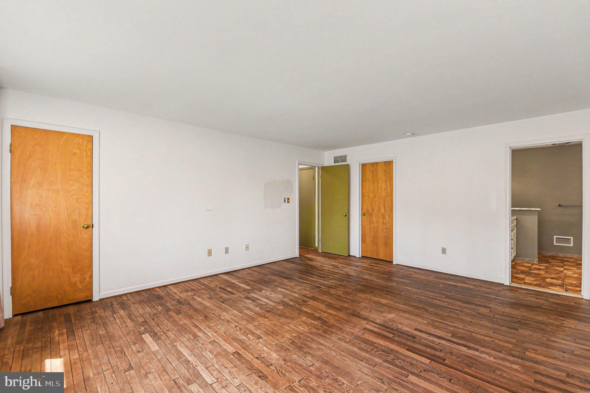 13800 Cripplegate Road Phoenix, MD 21131 - Photo 33 of 47 a view of empty room with wooden floor