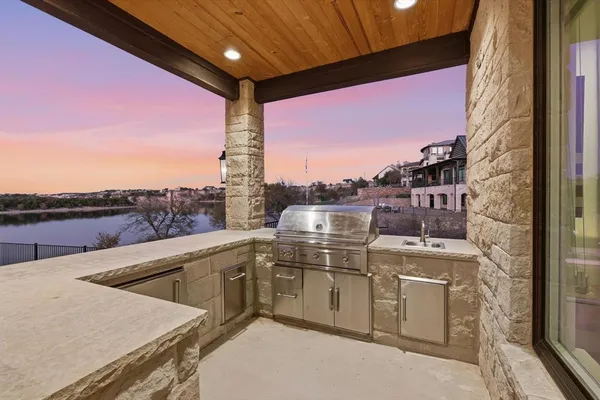 a picture of city view