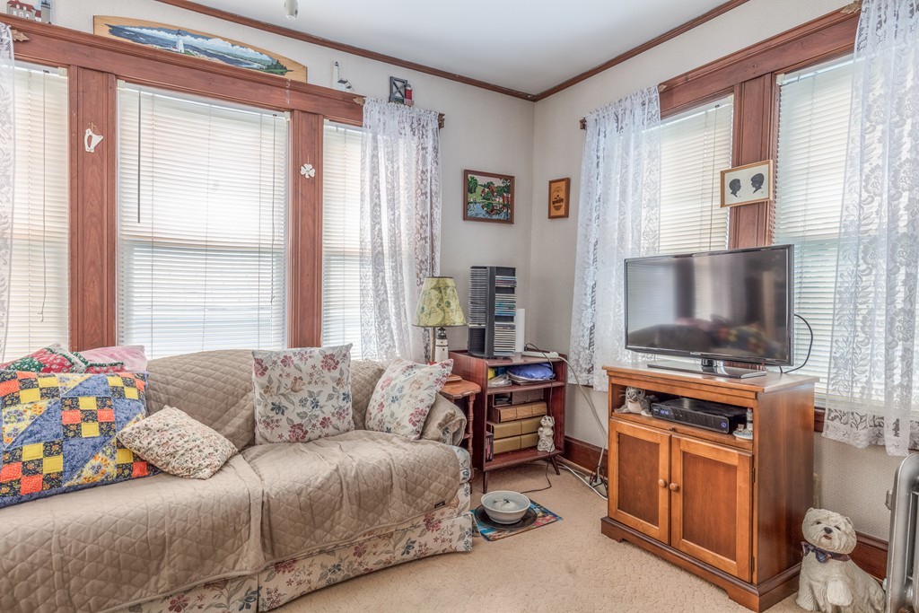 71 Bradford Road Watertown, MA 02472 - Photo 13 of 16