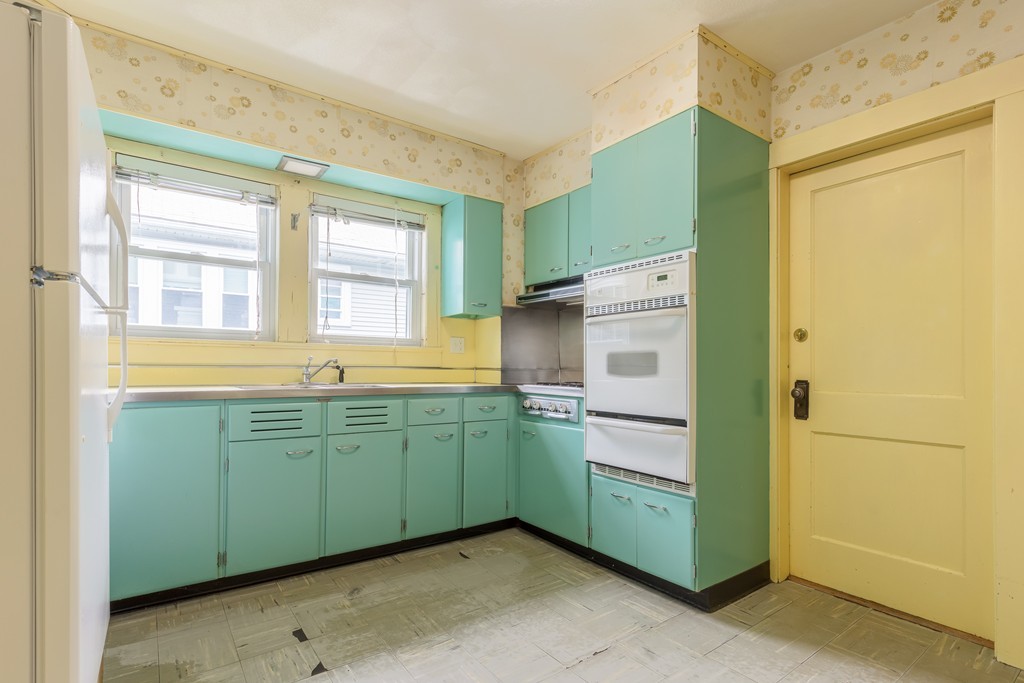 71 Bradford Road Watertown, MA 02472 - Photo 6 of 16