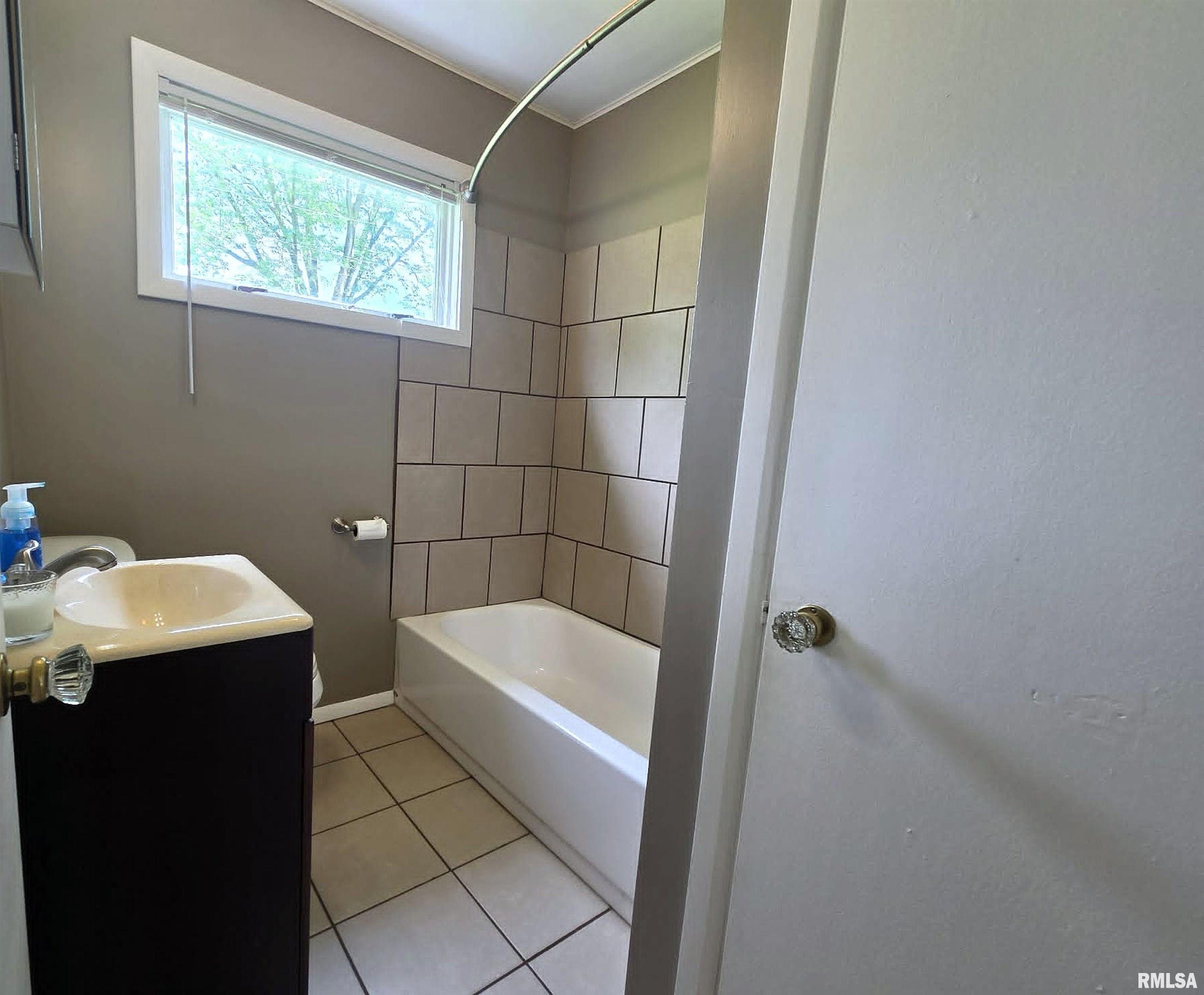 1913 South 12th Street Quincy, IL 62301 - Photo 10 of 20