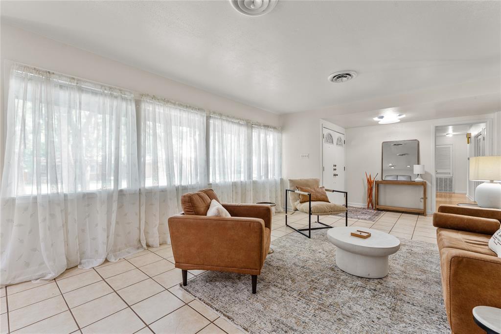 2612 Glendale Drive Waco, TX 76708 - Photo 10 of 38 View of tiled living area