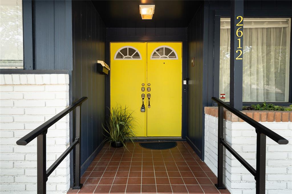 2612 Glendale Drive Waco, TX 76708 - Photo 2 of 38 View of exterior entry