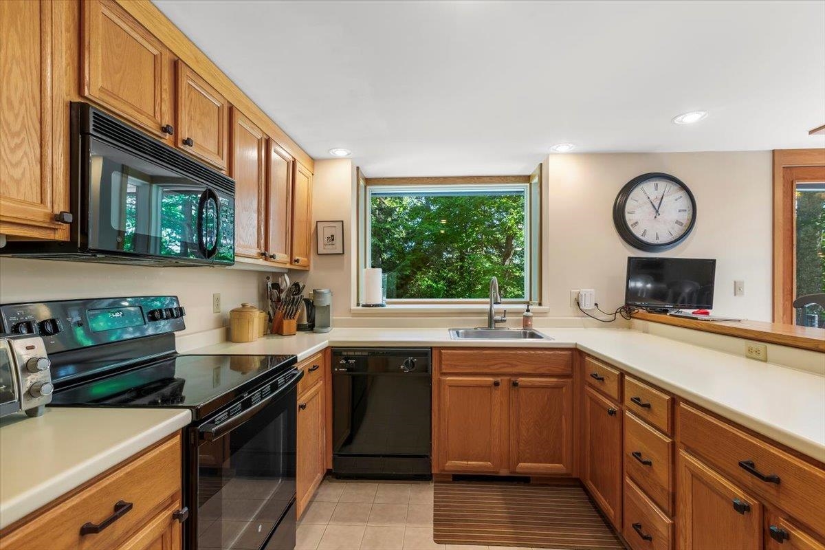 44 Hilltop Road Winhall, VT 05340 - Photo 11 of 38