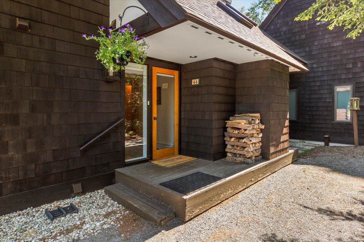 44 Hilltop Road Winhall, VT 05340 - Photo 2 of 38