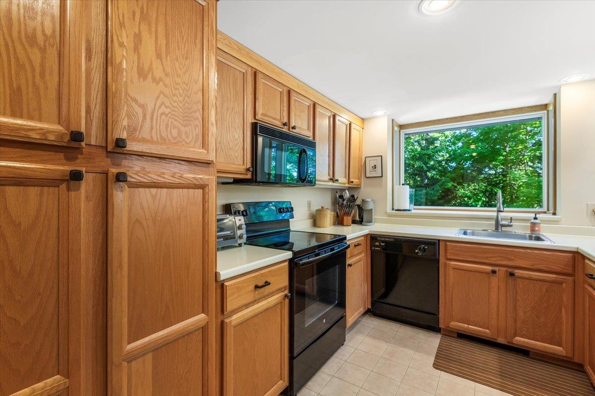 44 Hilltop Road Winhall, VT 05340 - Photo 10 of 38