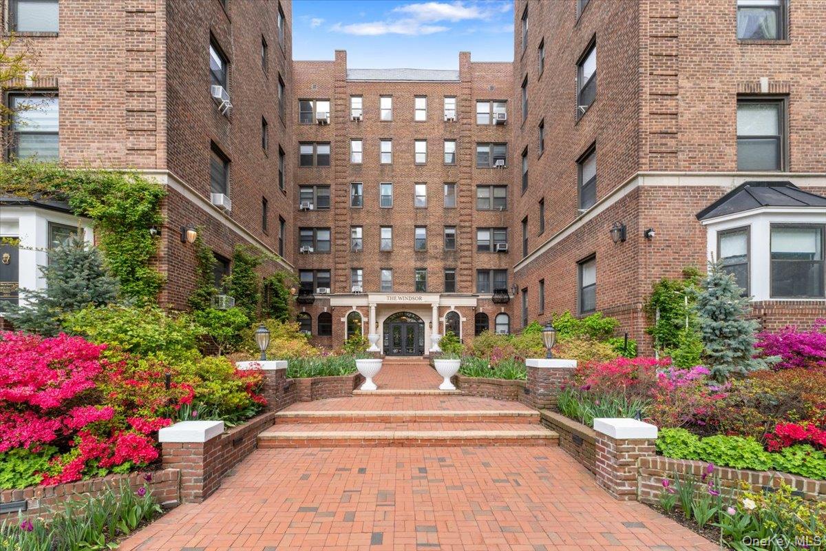 21 Barstow Road, Unit 2I Great Neck, NY 11021 - Photo 1 of 30