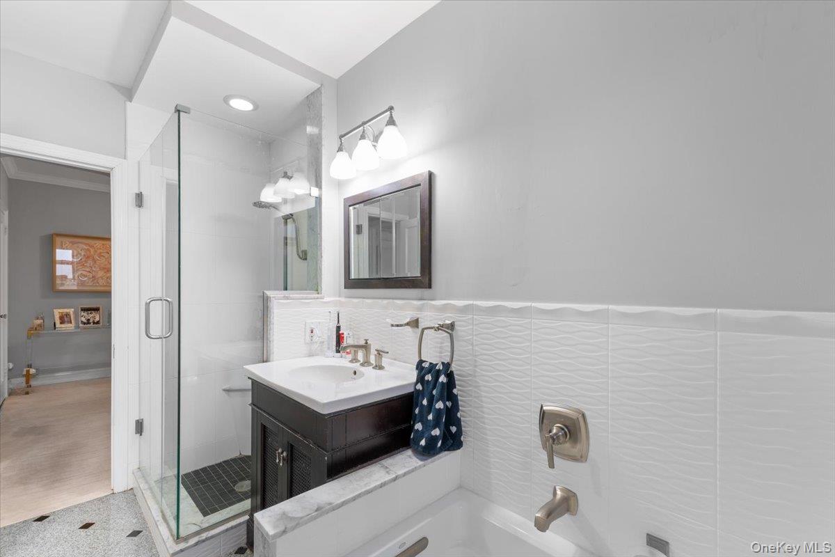 21 Barstow Road, Unit 2I Great Neck, NY 11021 - Photo 21 of 30