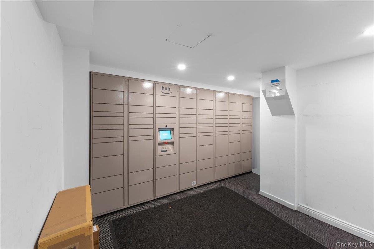 21 Barstow Road, Unit 2I Great Neck, NY 11021 - Photo 24 of 30