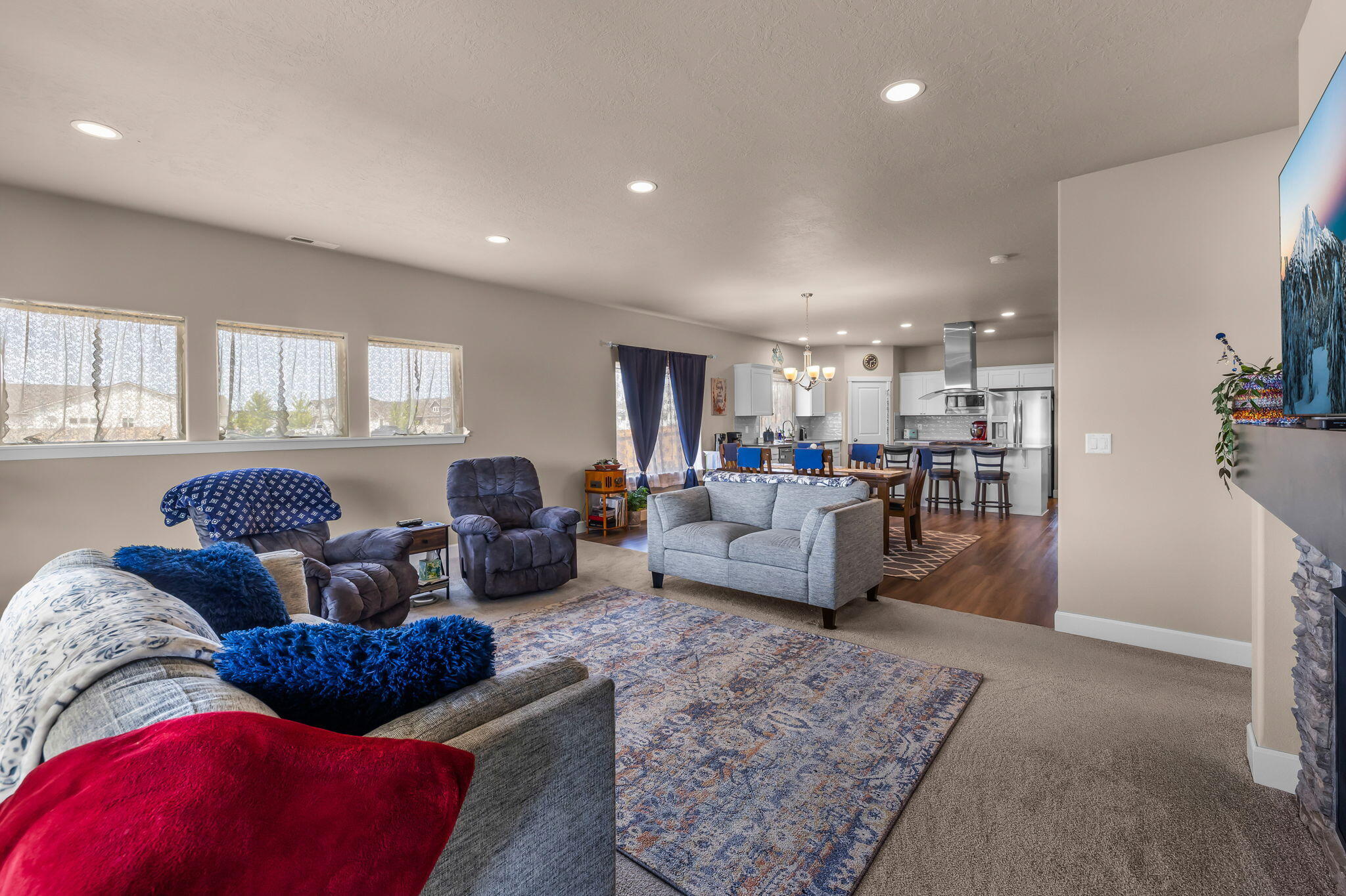 1132 Northwest Golf Course Drive Madras, OR 97741 - Photo 10 of 36 a living room with furniture and a couch