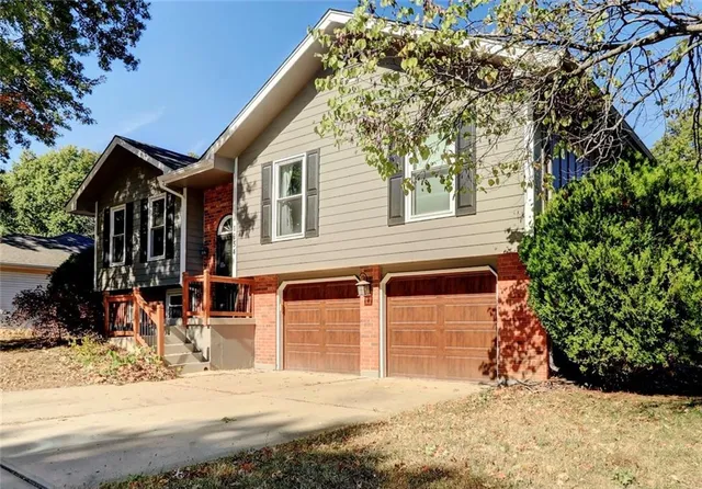 $287,500 | 1654 Southeast Boone Trail, Lee's Summit, MO 64063