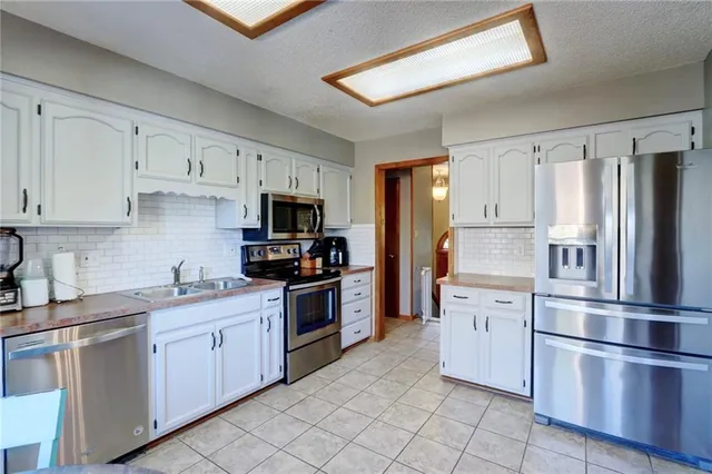 $287,500 | 1654 Southeast Boone Trail, Lee's Summit, MO 64063