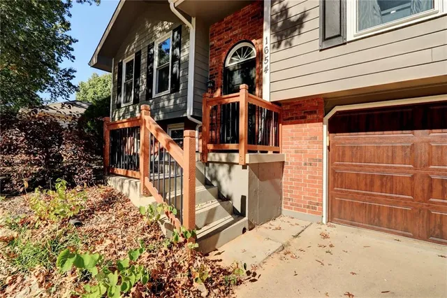 $287,500 | 1654 Southeast Boone Trail, Lee's Summit, MO 64063