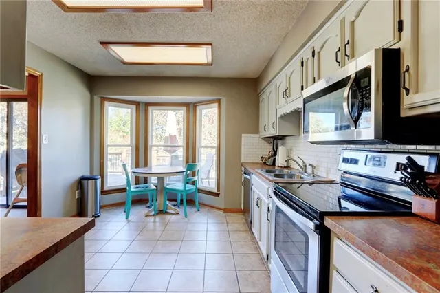 $287,500 | 1654 Southeast Boone Trail, Lee's Summit, MO 64063