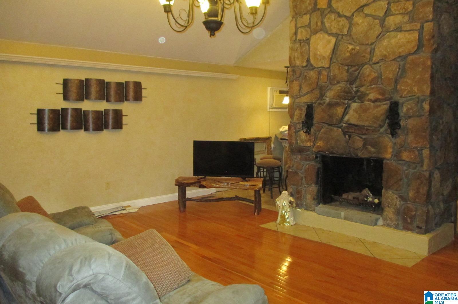 125 Cedar Drive Oneonta, AL 35121 - Photo 3 of 36