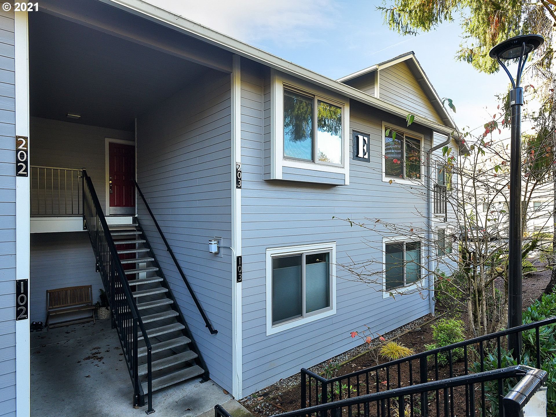 86 Kingsgate Road, Unit E203 Lake Oswego, OR 97035 - Photo 1 of 31 Gallery Image 1