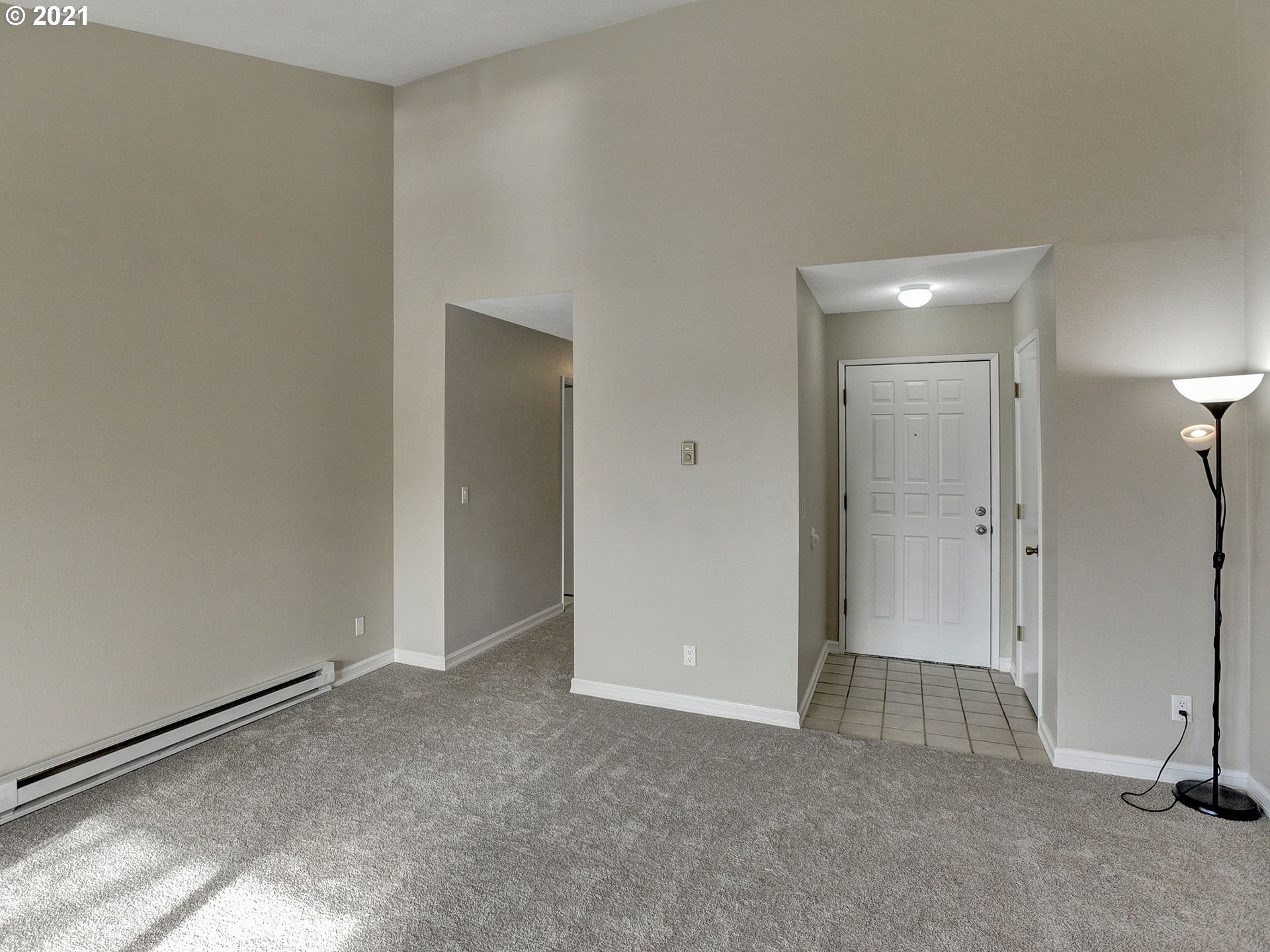 86 Kingsgate Road, Unit E203 Lake Oswego, OR 97035 - Photo 2 of 31 Gallery Image 2