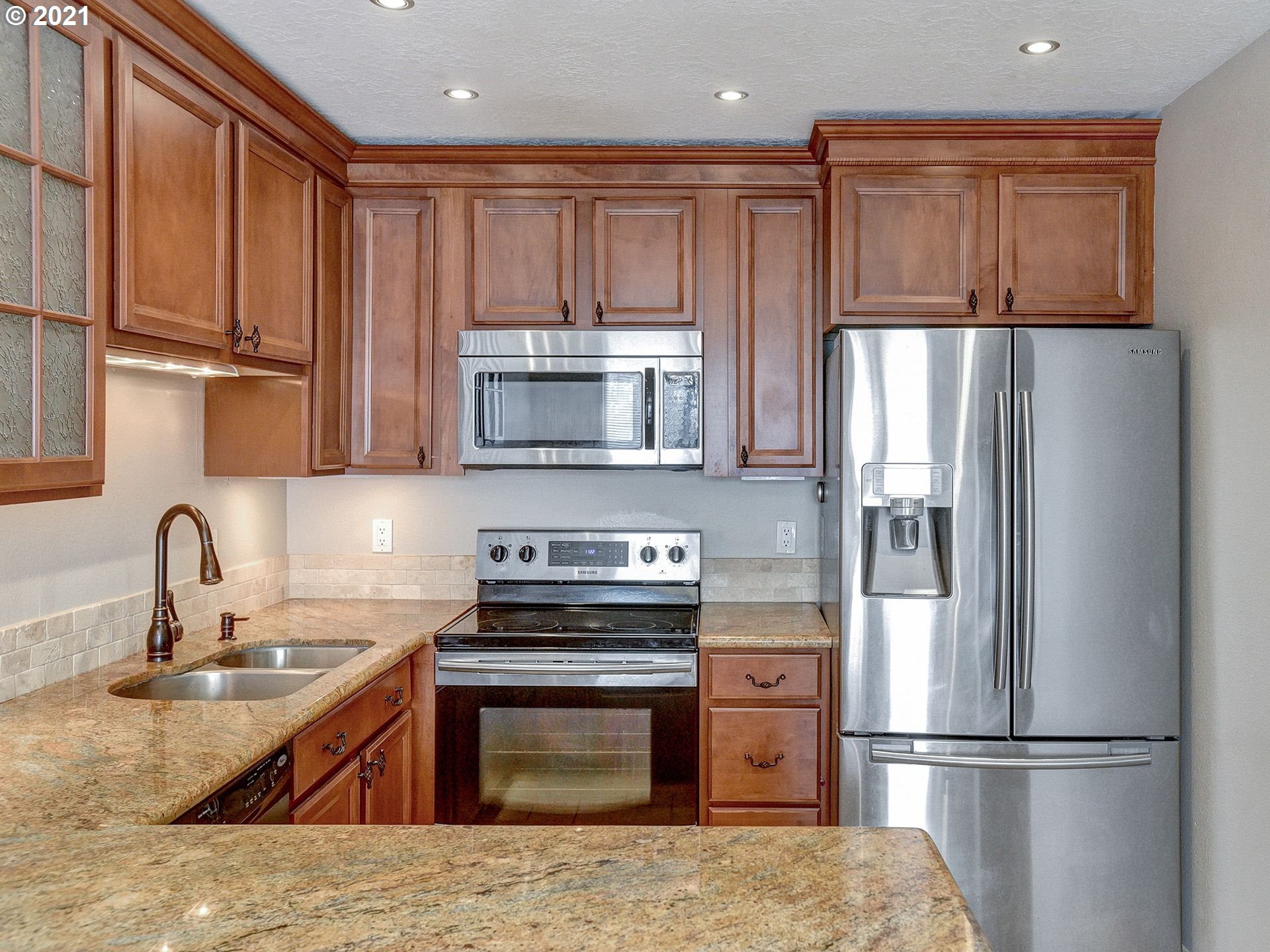 86 Kingsgate Road, Unit E203 Lake Oswego, OR 97035 - Photo 12 of 31 Gallery Image 12