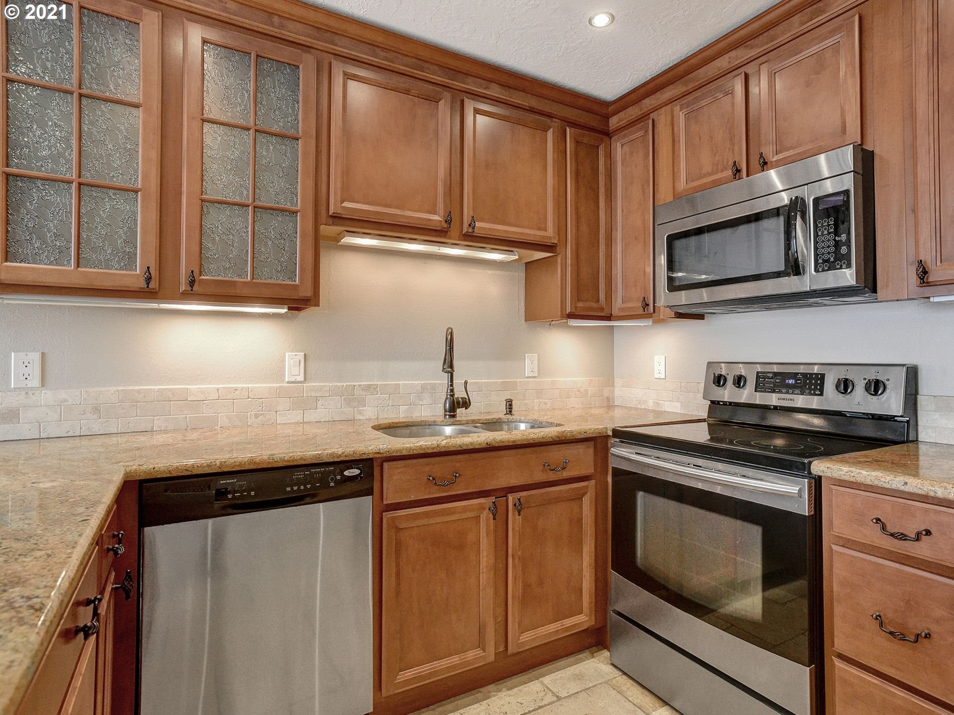 86 Kingsgate Road, Unit E203 Lake Oswego, OR 97035 - Photo 14 of 31 Gallery Image 14