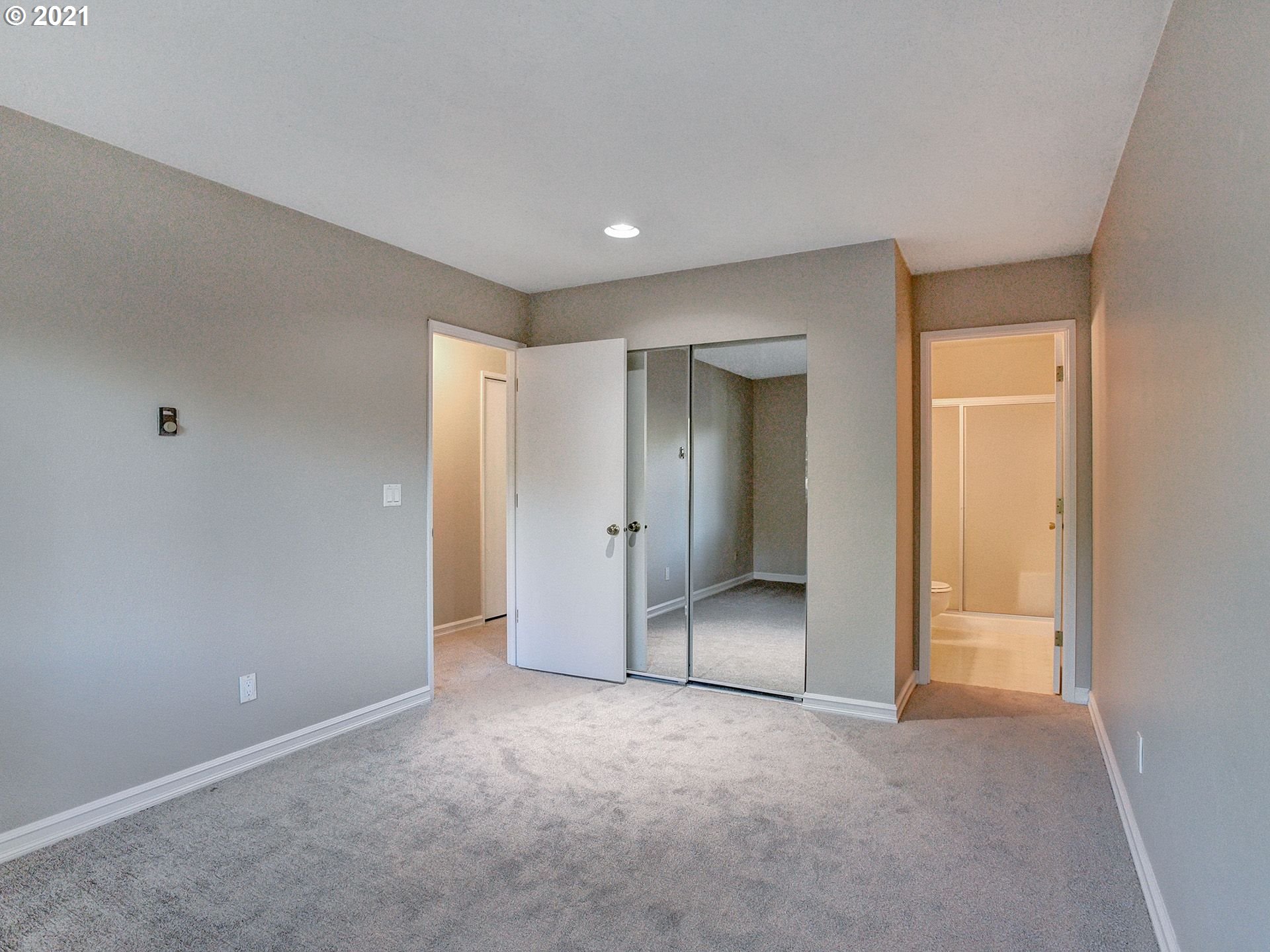 86 Kingsgate Road, Unit E203 Lake Oswego, OR 97035 - Photo 18 of 31 Gallery Image 18