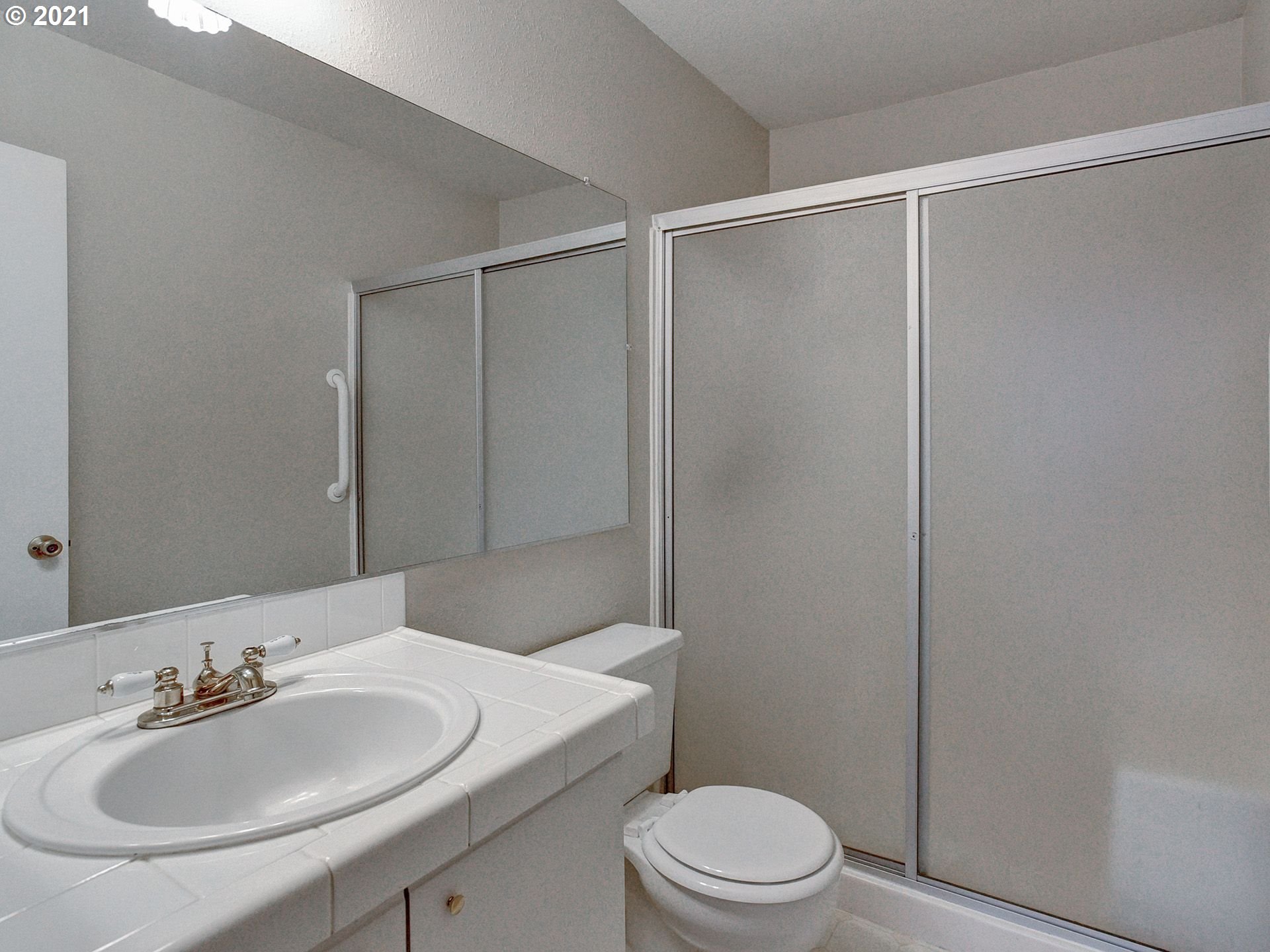 86 Kingsgate Road, Unit E203 Lake Oswego, OR 97035 - Photo 19 of 31 Gallery Image 19