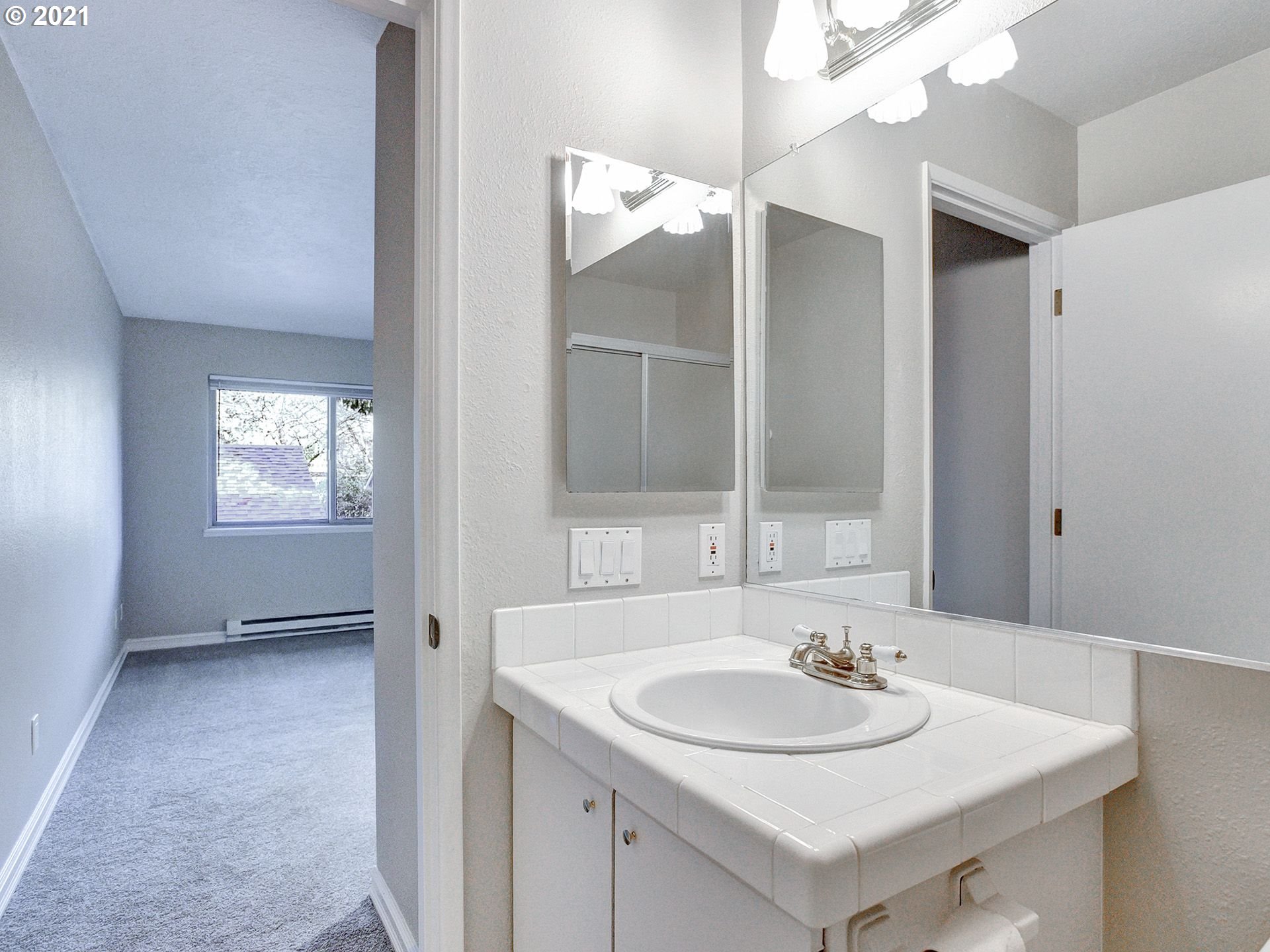 86 Kingsgate Road, Unit E203 Lake Oswego, OR 97035 - Photo 20 of 31 Gallery Image 20