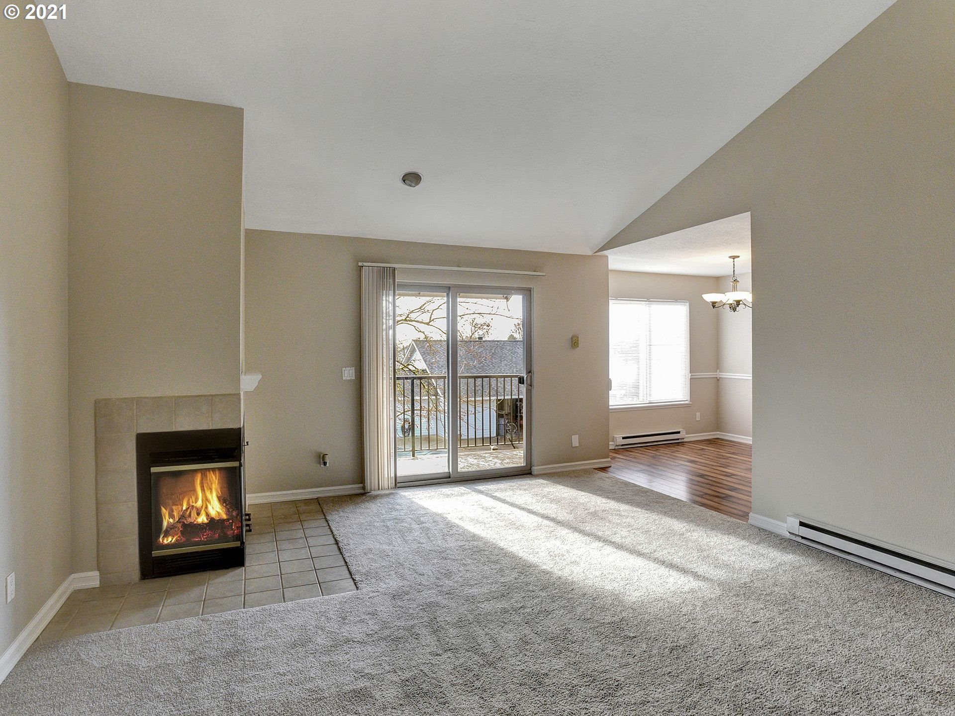86 Kingsgate Road, Unit E203 Lake Oswego, OR 97035 - Photo 3 of 31 Gallery Image 3