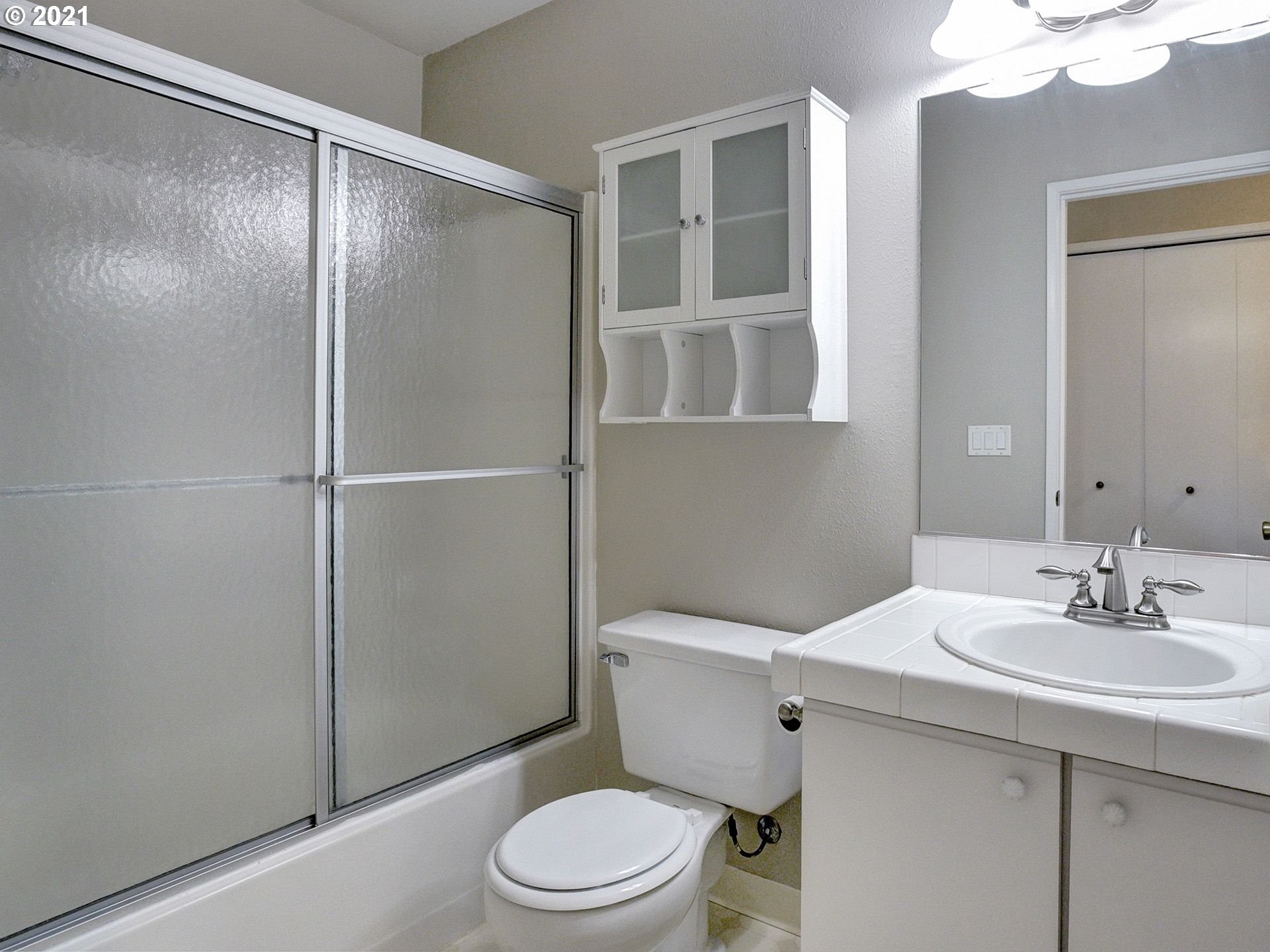 86 Kingsgate Road, Unit E203 Lake Oswego, OR 97035 - Photo 24 of 31 Gallery Image 24