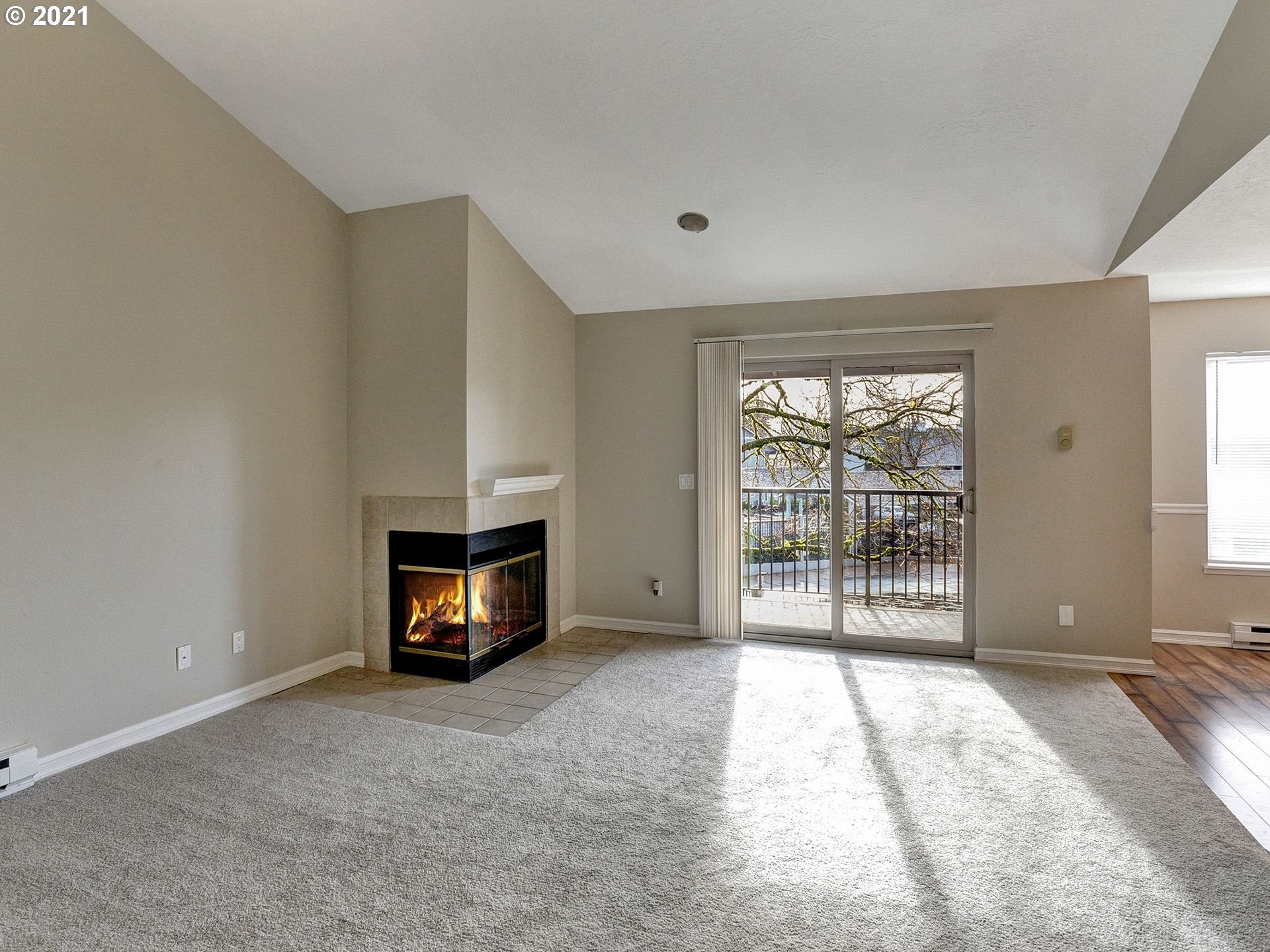 86 Kingsgate Road, Unit E203 Lake Oswego, OR 97035 - Photo 4 of 31 Gallery Image 4