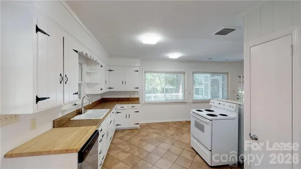 $2,100 | 1426 Bevis Drive, Charlotte, NC 28209