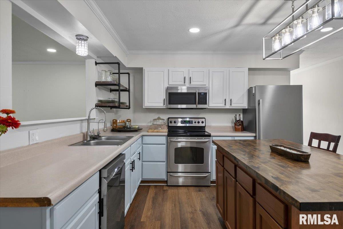 6203 Chicken Bristle Road Rochester, IL 62563 - Photo 10 of 49 Gallery Image 10