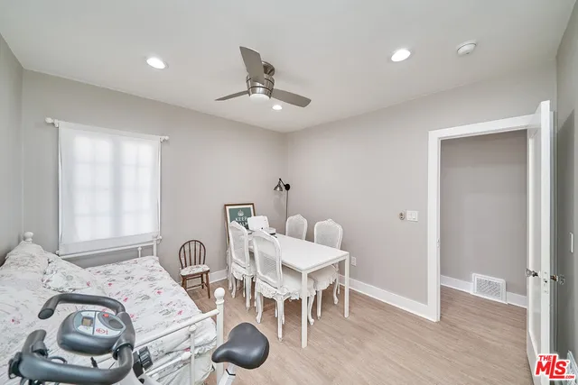 a view of a livingroom with furniture