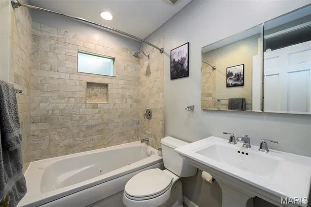 $369,900 | 8638 Rosalie Avenue, Brentwood, MO 63144