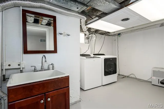 $369,900 | 8638 Rosalie Avenue, Brentwood, MO 63144