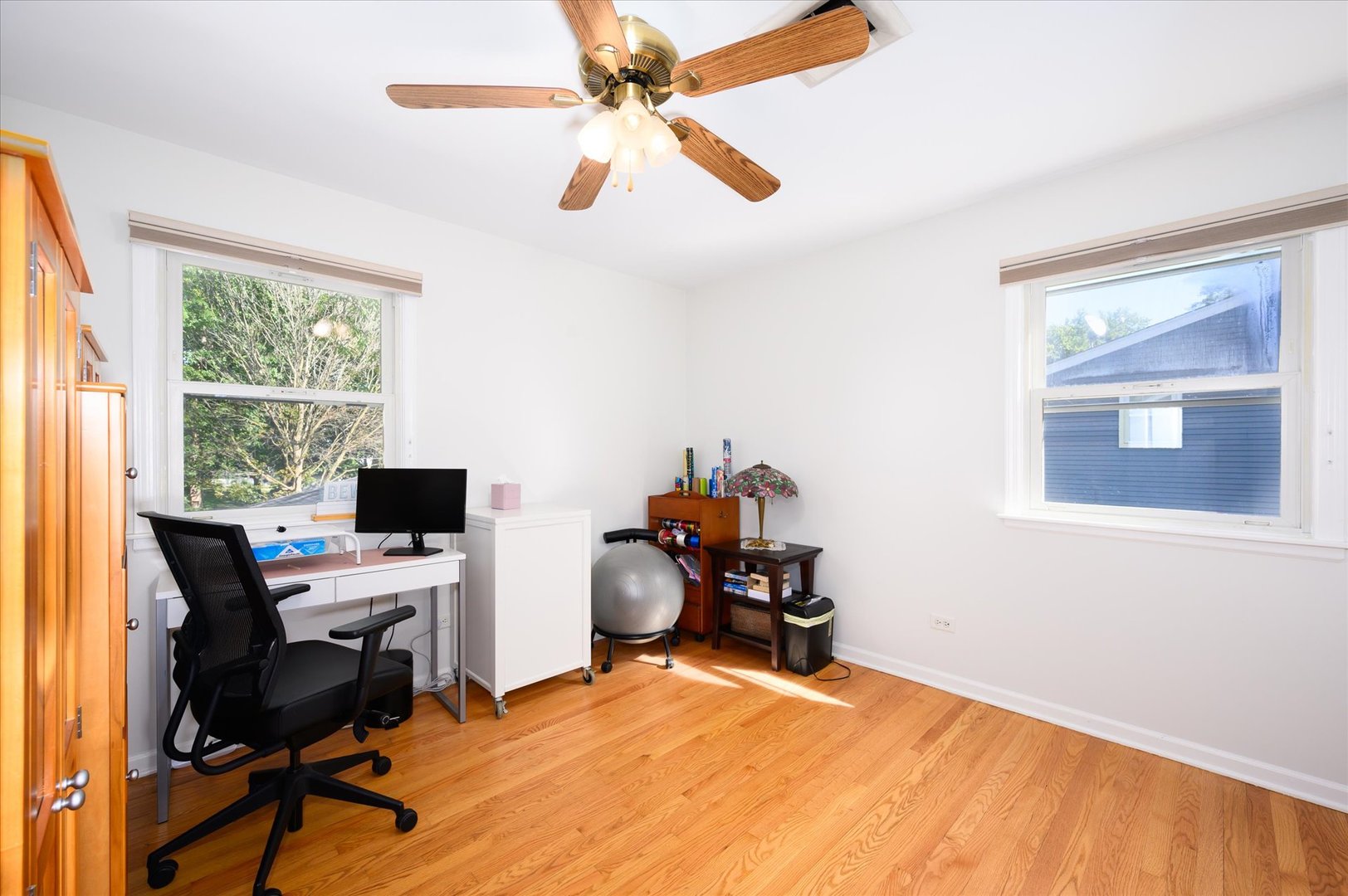 1709 Kay Road Wheaton, IL 60187 - Photo 19 of 37 a bedroom with a workspace