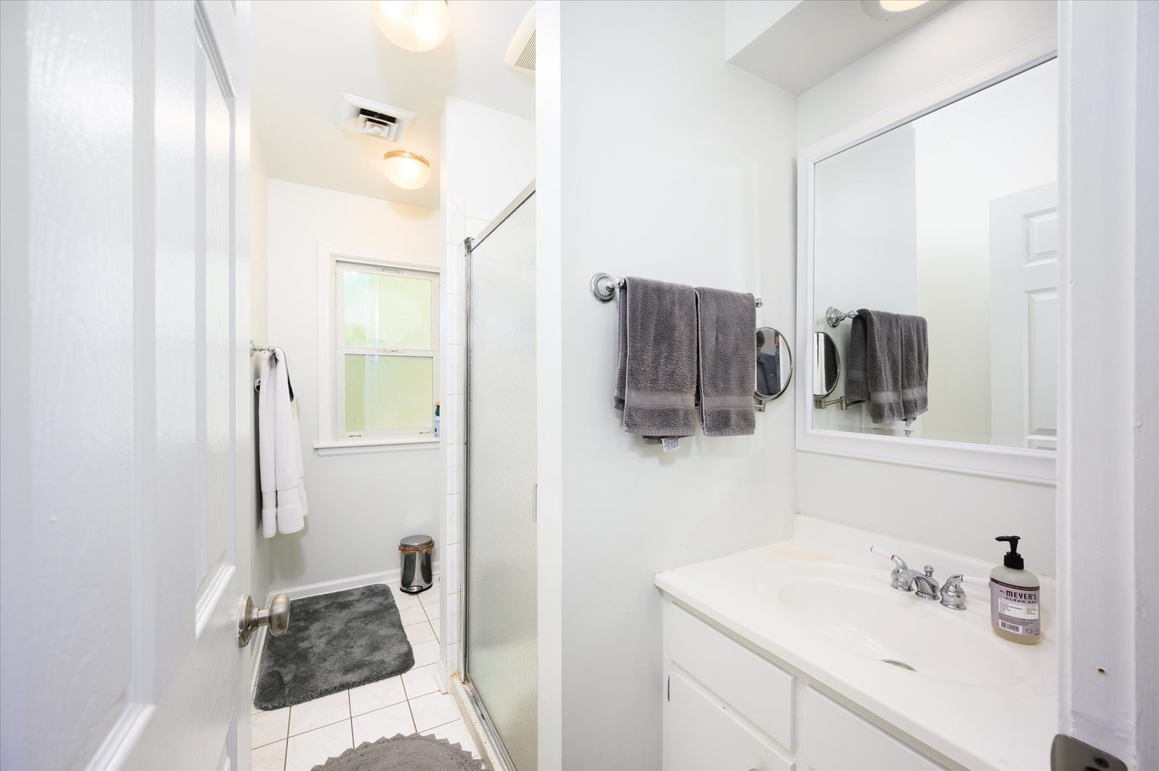 1709 Kay Road Wheaton, IL 60187 - Photo 21 of 37 a bathroom with a sink and mirror