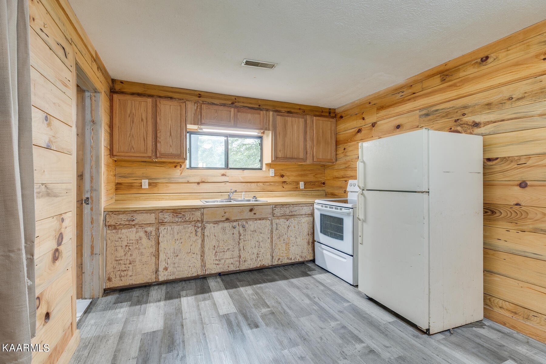 702 Cooper Lake Road Oneida, TN 37841 - Photo 4 of 22 Gallery Image 4