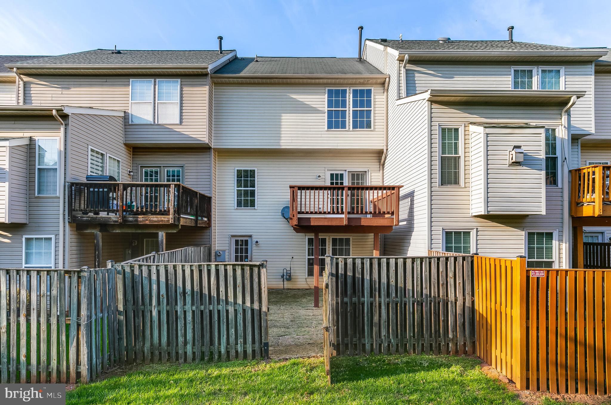 46716 Cavendish Square Sterling, VA 20165 - Photo 36 of 42 a view of a house with wooden fence