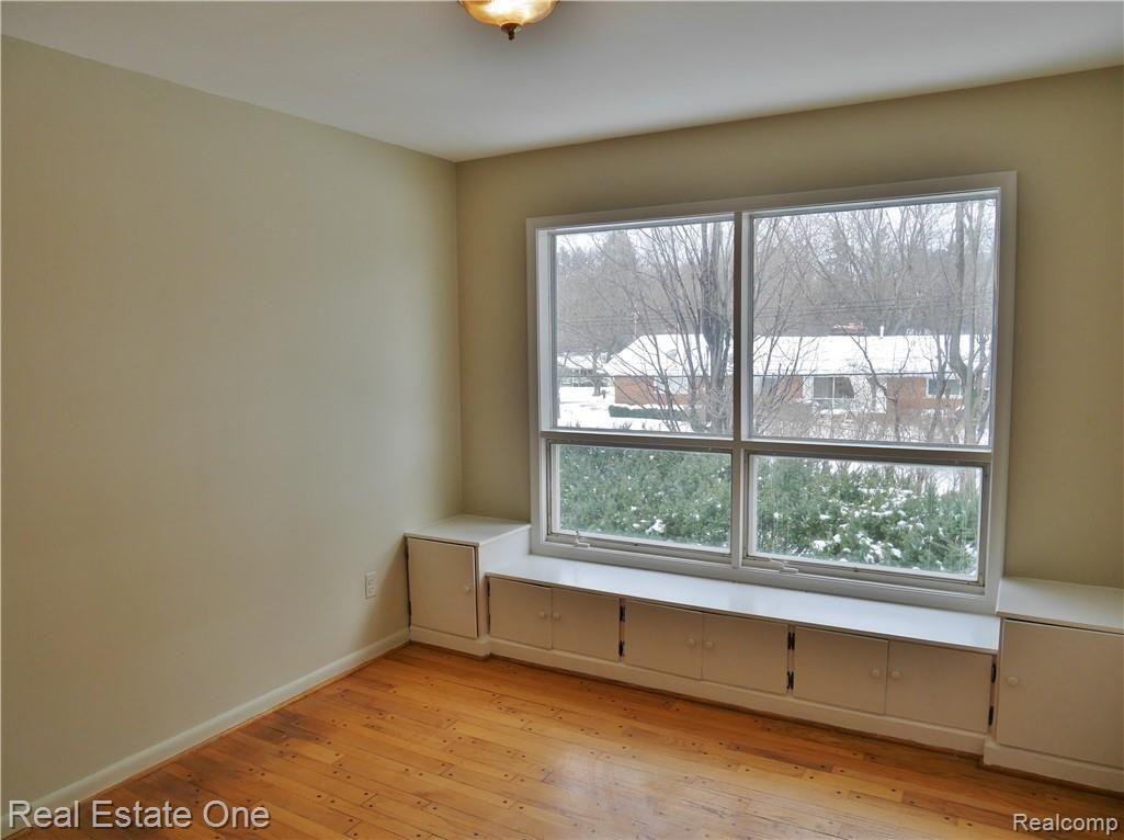 953 South Reading Road Bloomfield Hills, MI 48304 - Photo 10 of 21 bed 2.JPG