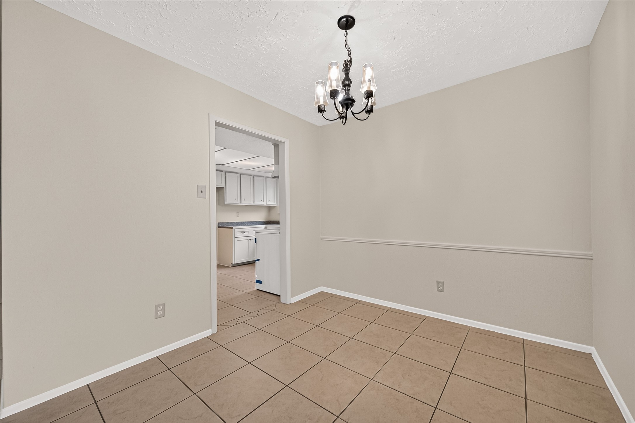 8638 Little River Road Houston, TX 77064 - Photo 16 of 39 Dining Room connected to kitchen.