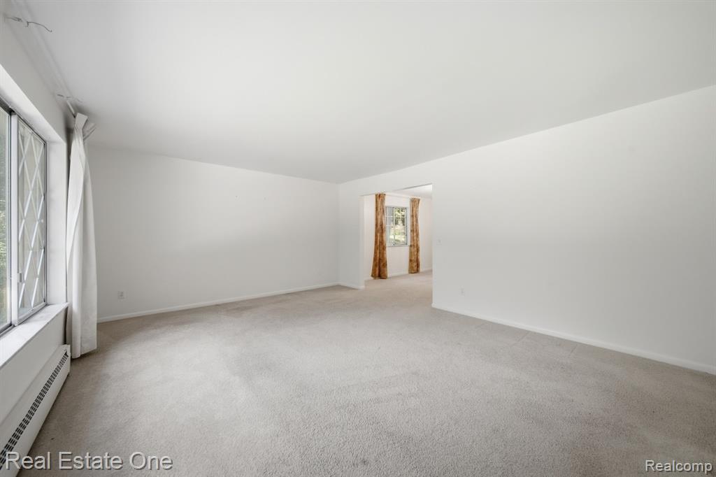 10353 Mcgregor Road Pinckney, MI 48169 - Photo 4 of 41