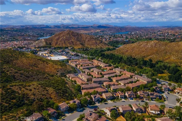 $425,000 | 30505 Canyon Hills Road, Unit 203, Lake Elsinore, CA 92532