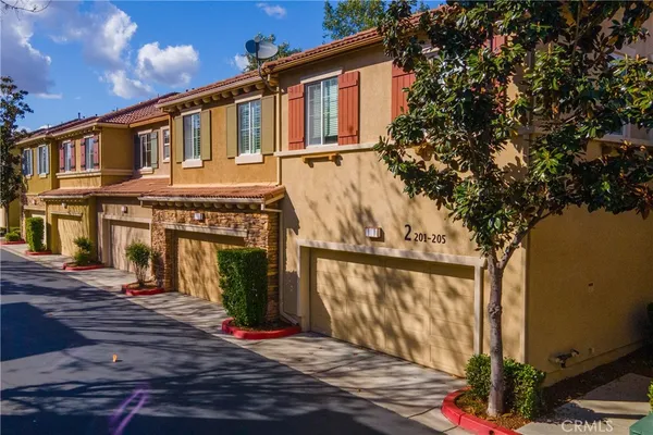 $425,000 | 30505 Canyon Hills Road, Unit 203, Lake Elsinore, CA 92532